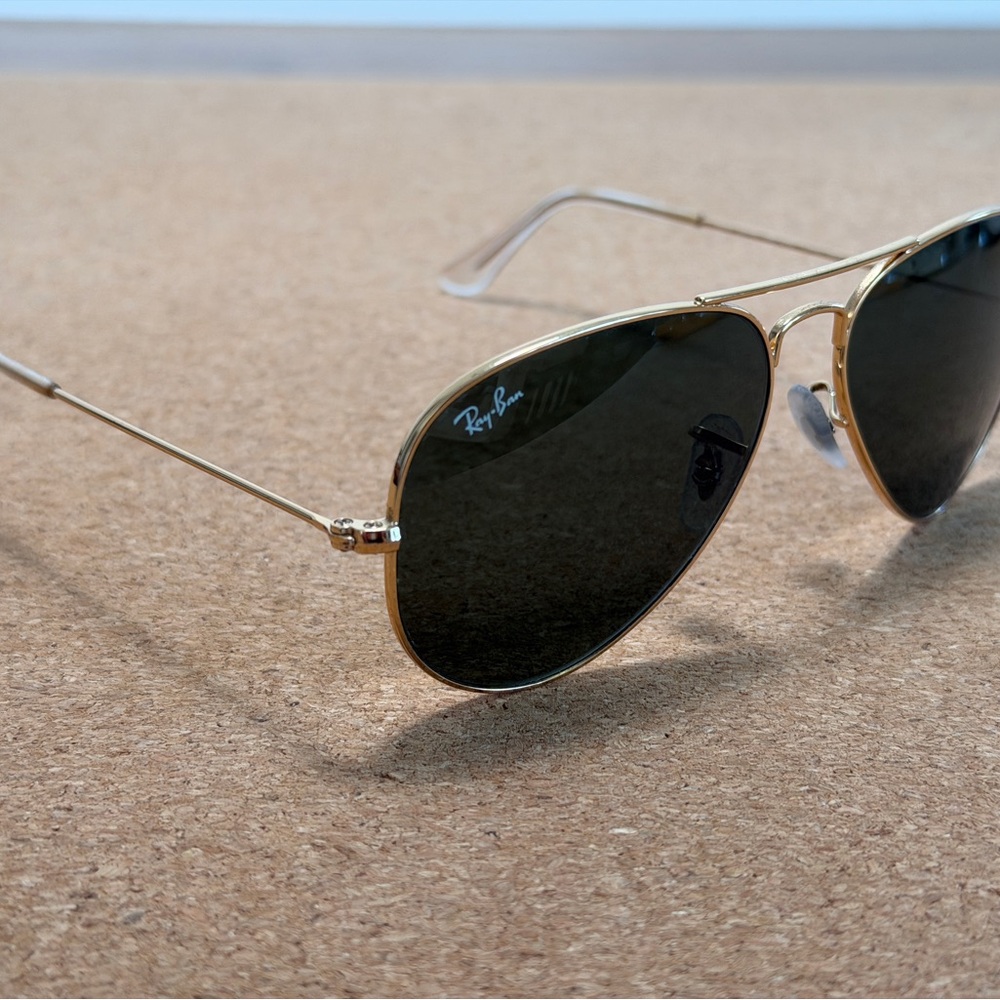 Ray-Ban Classic Gold Aviator Sunglasses - Picture 10 of 11